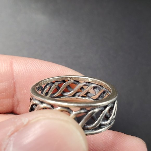 Size 8.25 Sterling Silver Woven Pattern Heavily Tarnished Ring - Picture 3 of 6